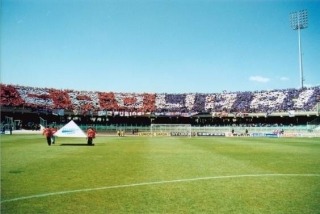 Coreografia con il nome della città e i suoi colori